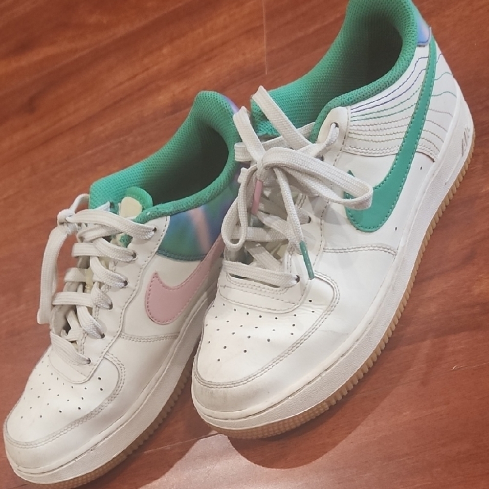Nike Air Force 1 Sneakers - White and Green